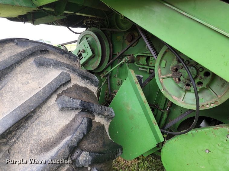 image for item DL6491 John Deere 4400  combine