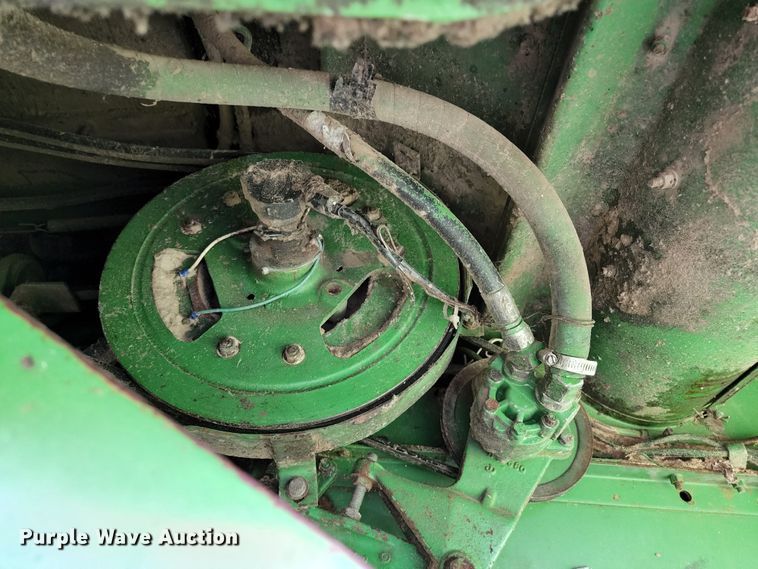 image for item DL6491 John Deere 4400  combine