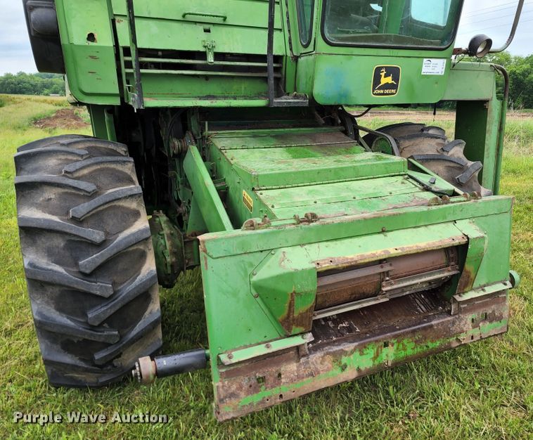 image for item DL6491 John Deere 4400  combine