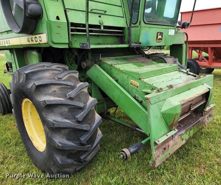 image for item DL6491 John Deere 4400  combine