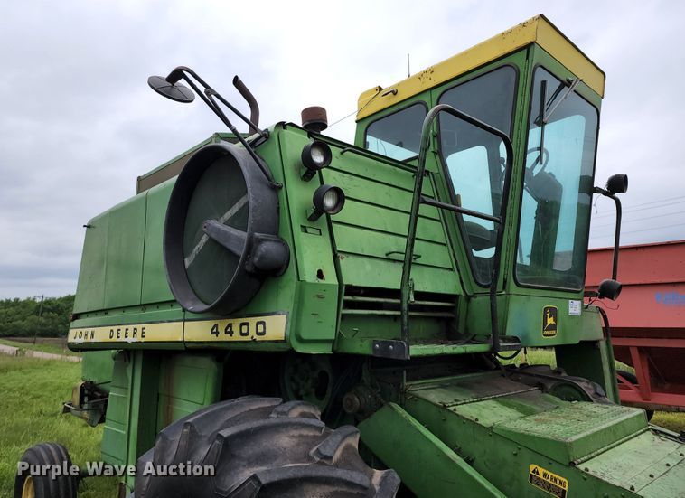 image for item DL6491 John Deere 4400  combine