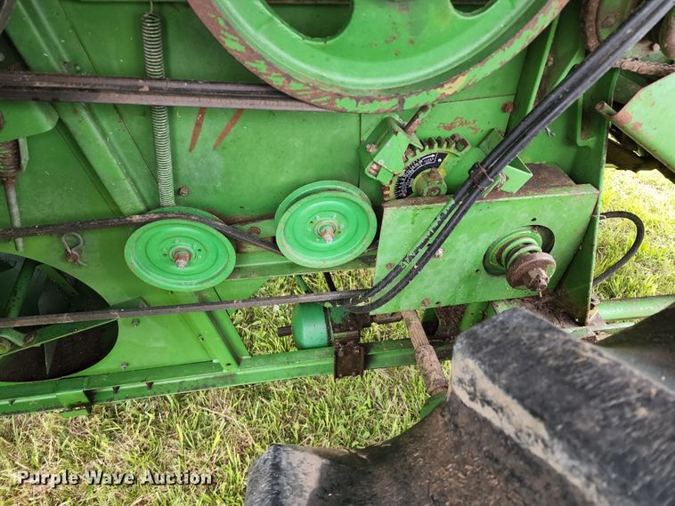 image for item DL6491 John Deere 4400  combine