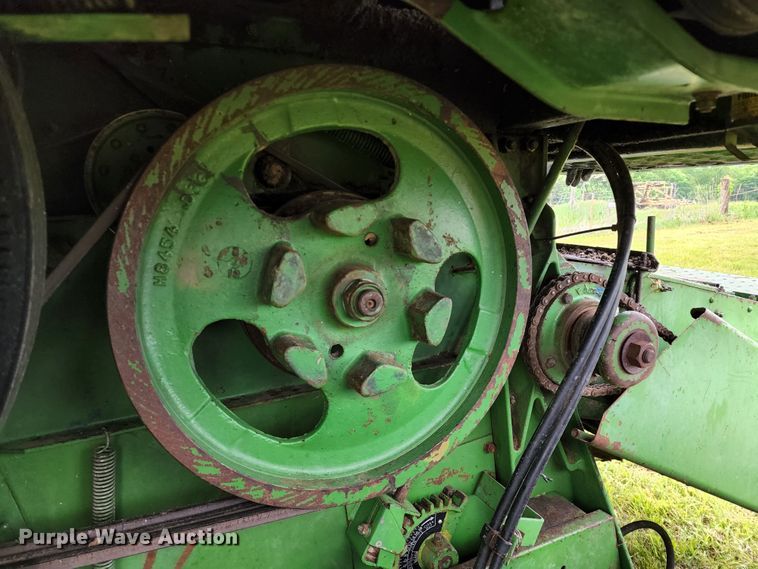 image for item DL6491 John Deere 4400  combine