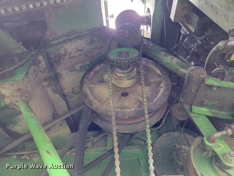 image for item DL6491 John Deere 4400  combine