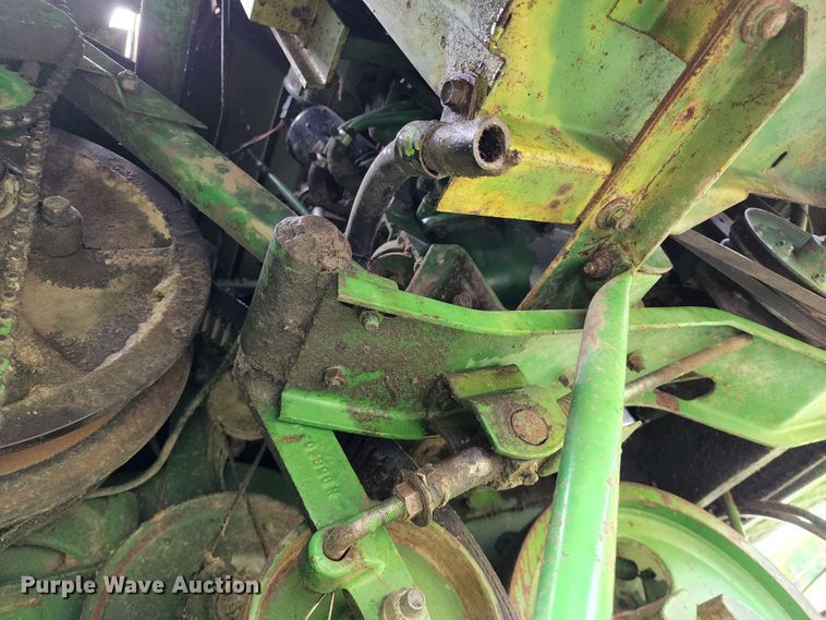 image for item DL6491 John Deere 4400  combine