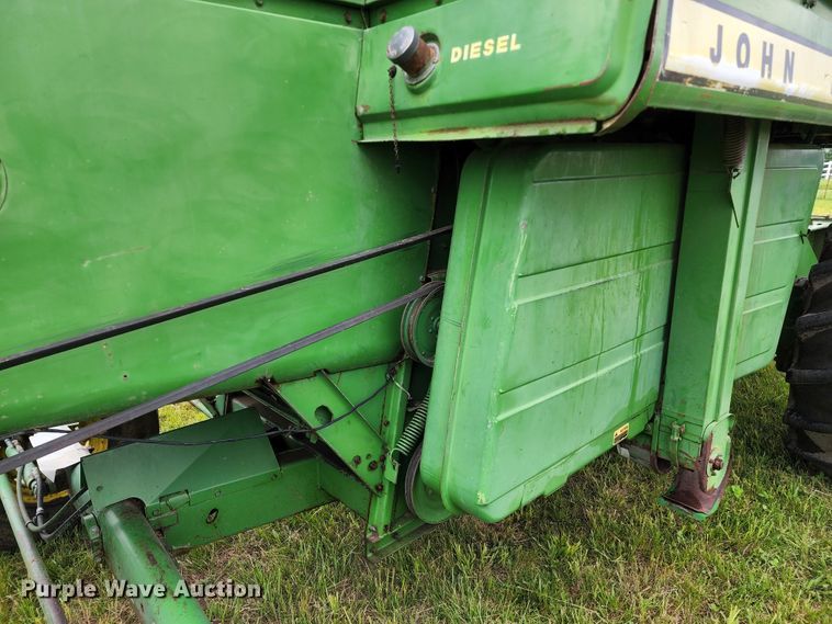 image for item DL6491 John Deere 4400  combine