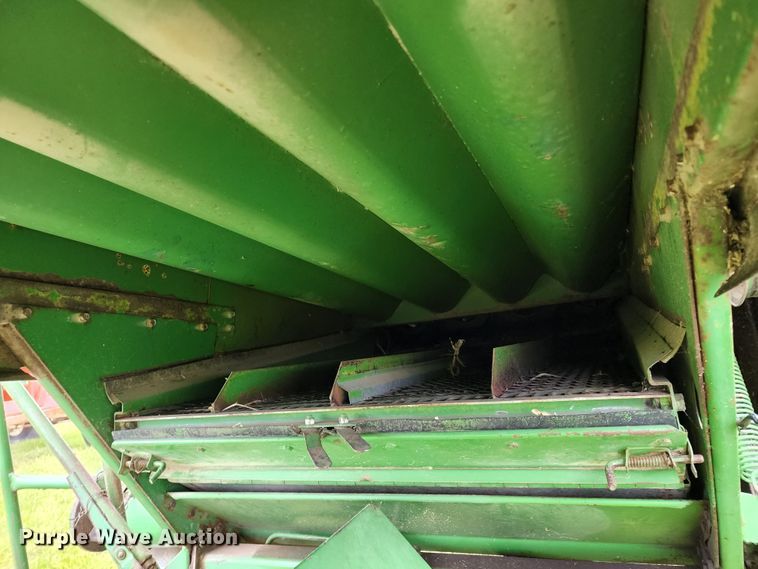 image for item DL6491 John Deere 4400  combine