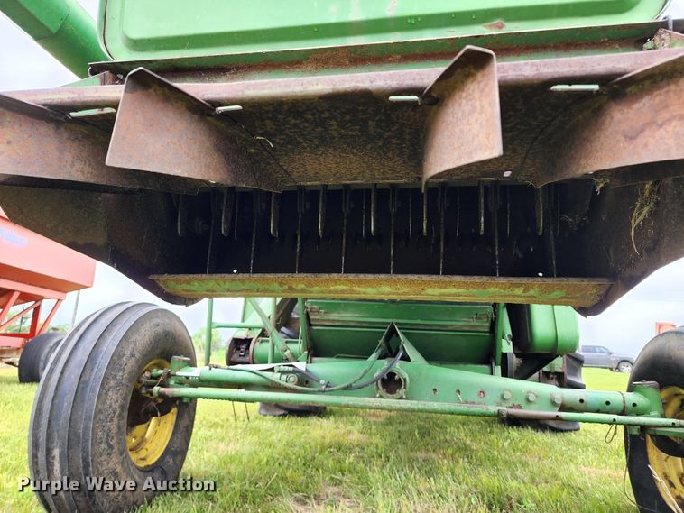 image for item DL6491 John Deere 4400  combine