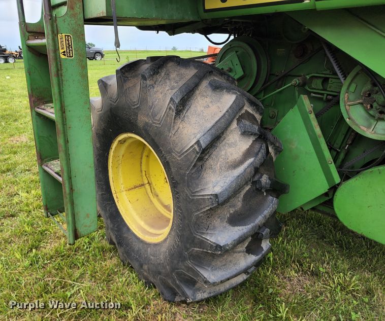 image for item DL6491 John Deere 4400  combine
