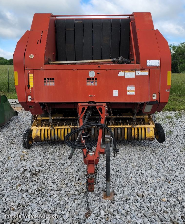 image for item DL6518 2006 New Holland BR780A  round baler