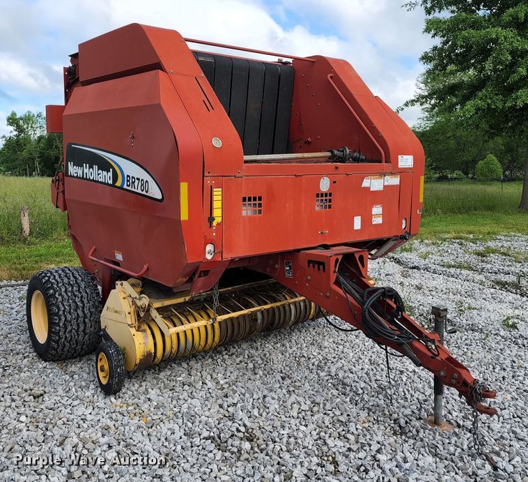image for item DL6518 2006 New Holland BR780A  round baler