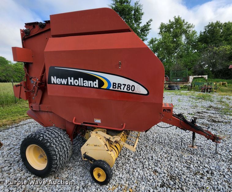image for item DL6518 2006 New Holland BR780A  round baler