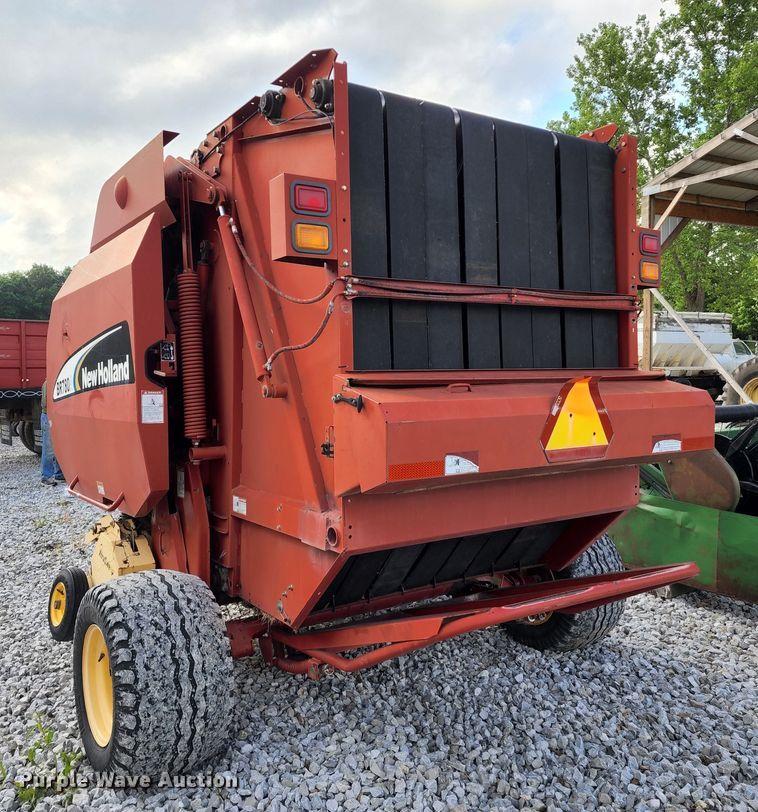 image for item DL6518 2006 New Holland BR780A  round baler