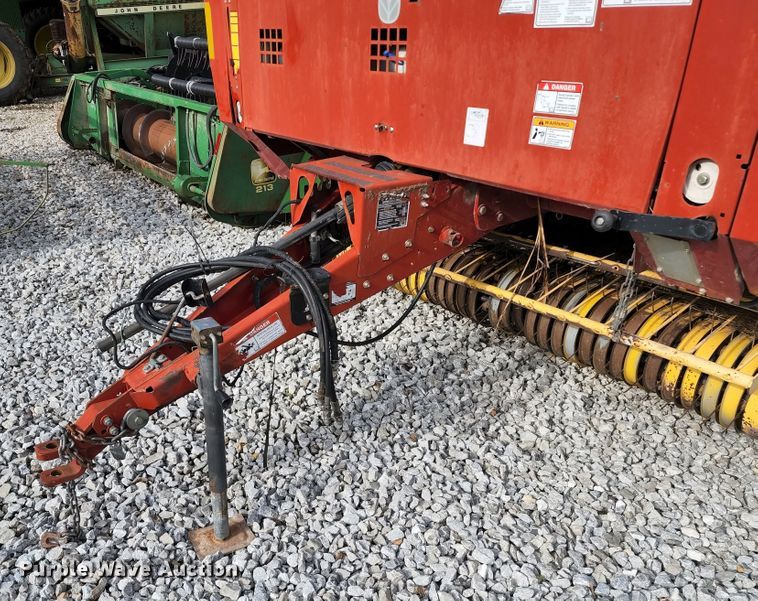 image for item DL6518 2006 New Holland BR780A  round baler