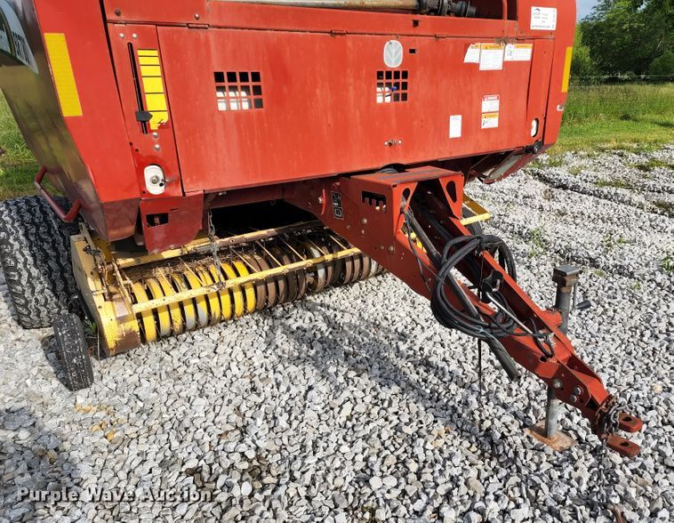 image for item DL6518 2006 New Holland BR780A  round baler