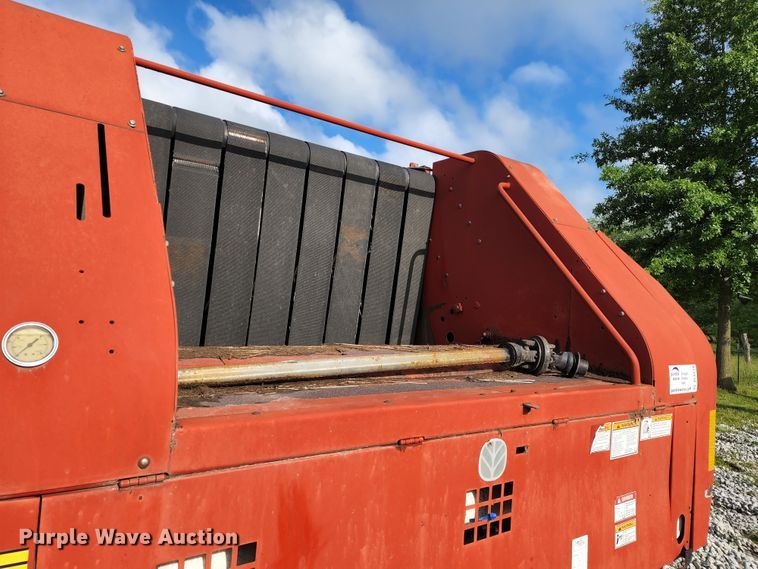 image for item DL6518 2006 New Holland BR780A  round baler