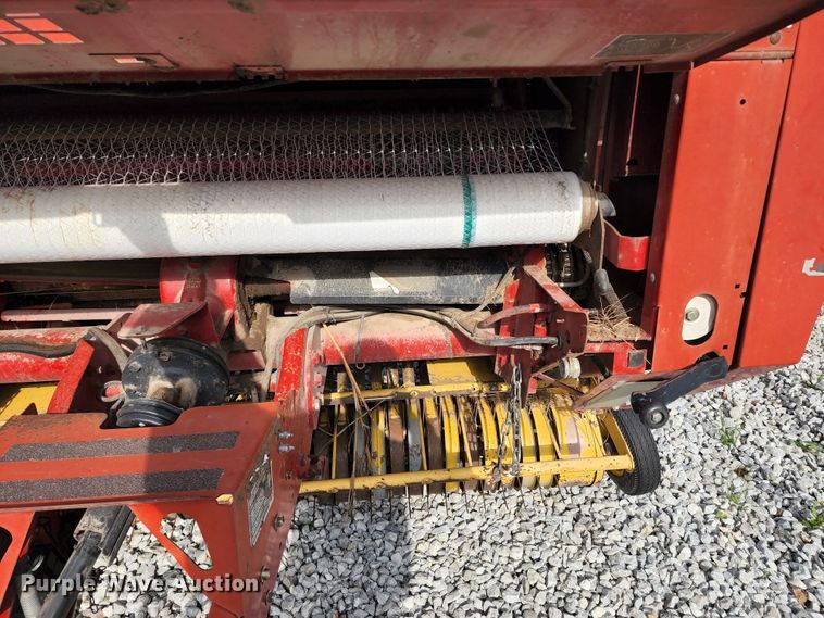 image for item DL6518 2006 New Holland BR780A  round baler