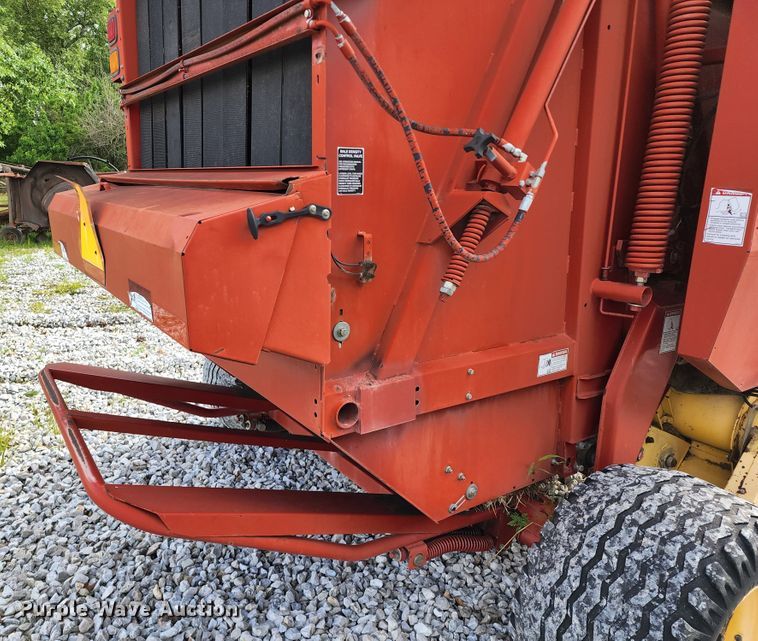 image for item DL6518 2006 New Holland BR780A  round baler