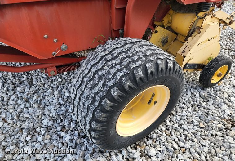 image for item DL6518 2006 New Holland BR780A  round baler