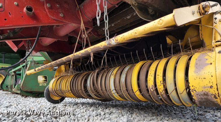 image for item DL6518 2006 New Holland BR780A  round baler