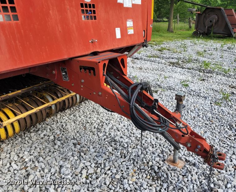 image for item DL6518 2006 New Holland BR780A  round baler