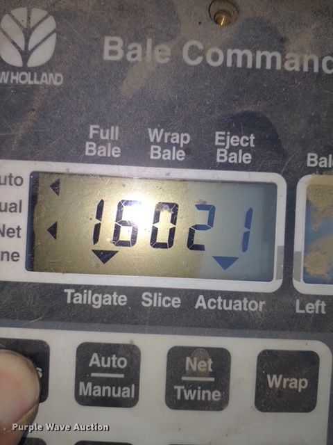 image for item DL6518 2006 New Holland BR780A  round baler