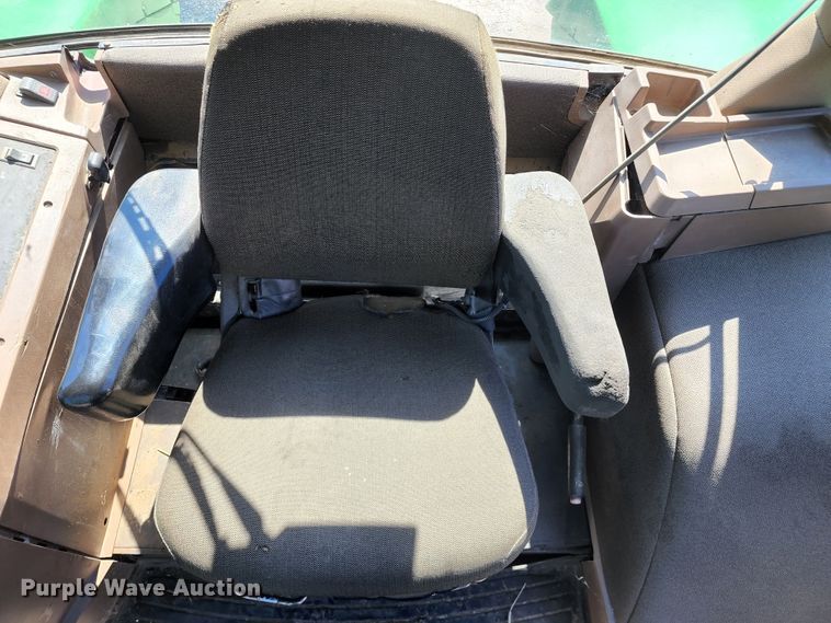 image for item DL6520 1998 John Deere 7710  MFWD tractor