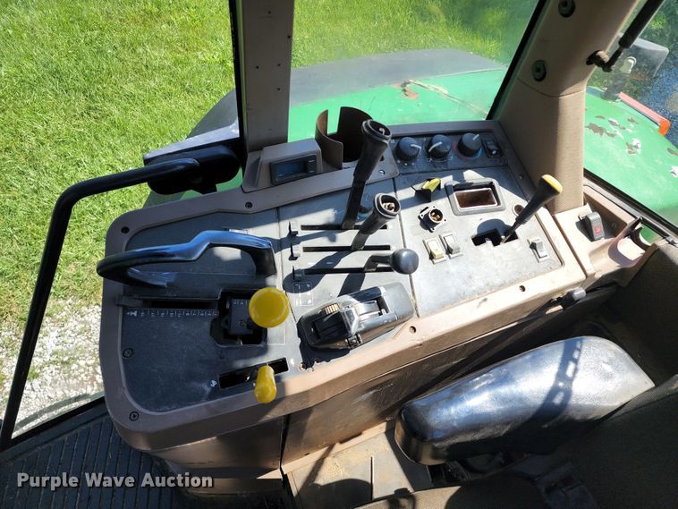 image for item DL6520 1998 John Deere 7710  MFWD tractor