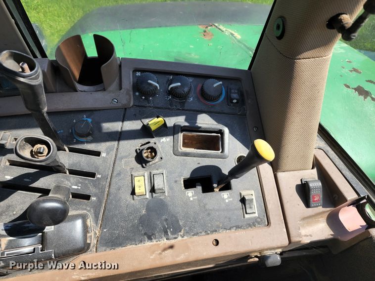 image for item DL6520 1998 John Deere 7710  MFWD tractor