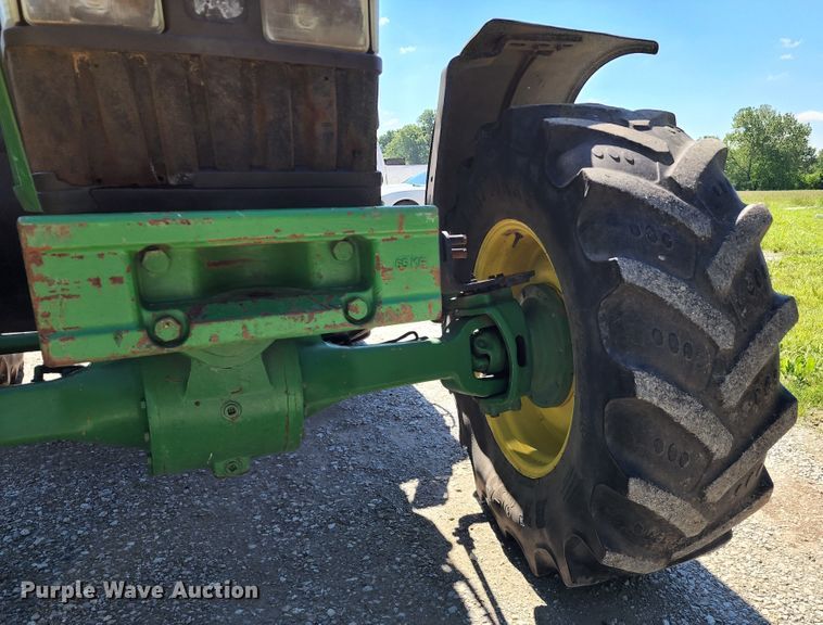 image for item DL6520 1998 John Deere 7710  MFWD tractor