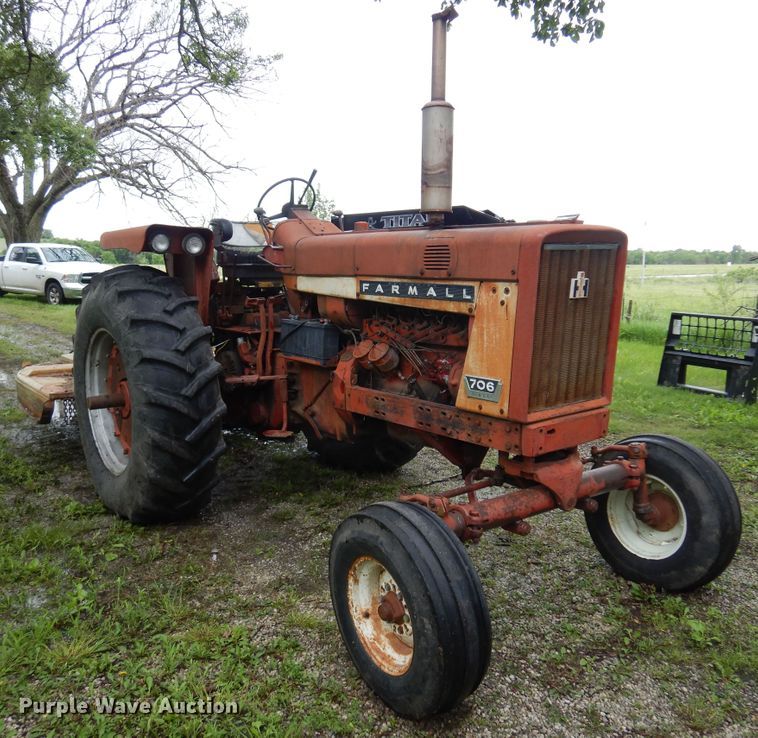 image for item DN0331 International Harvester Farmall 706  tractor