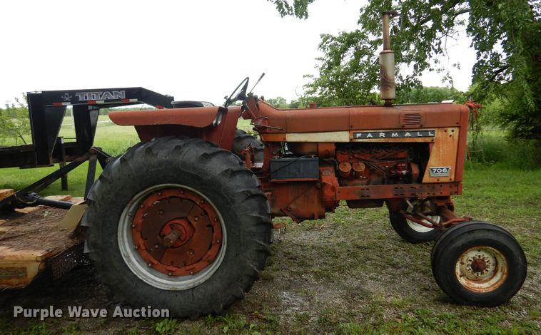 image for item DN0331 International Harvester Farmall 706  tractor