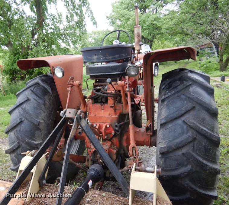 image for item DN0331 International Harvester Farmall 706  tractor