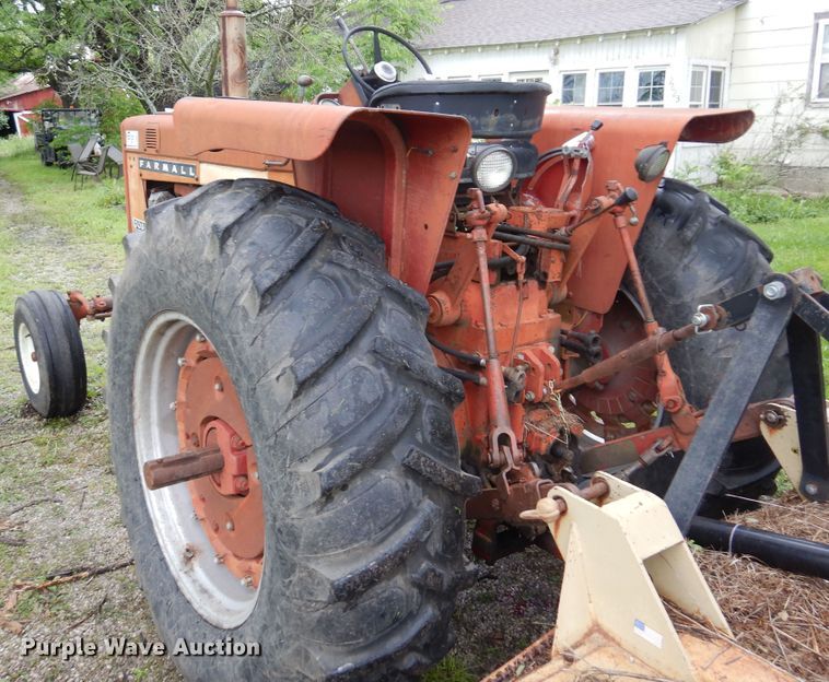 image for item DN0331 International Harvester Farmall 706  tractor