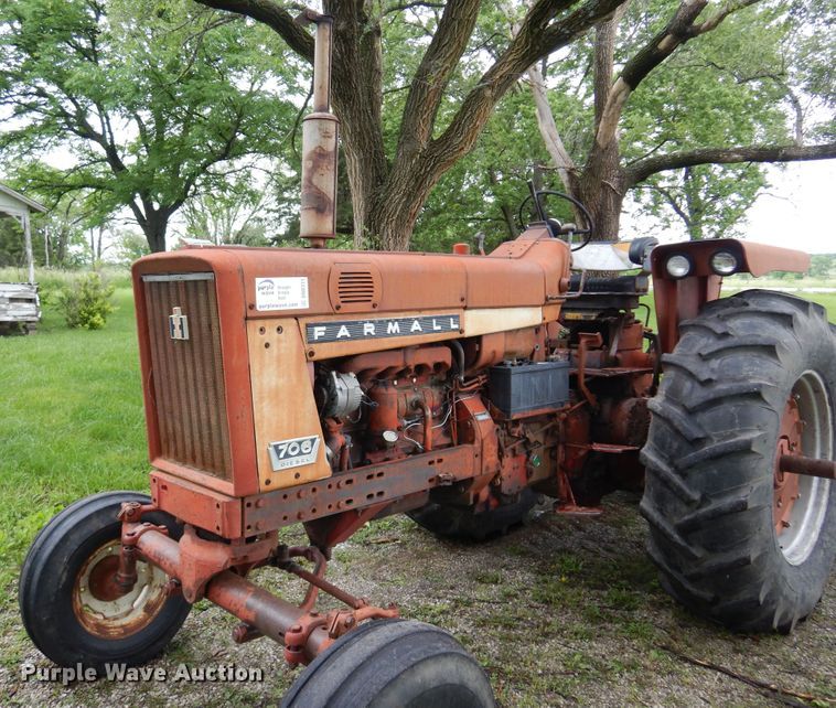 image for item DN0331 International Harvester Farmall 706  tractor