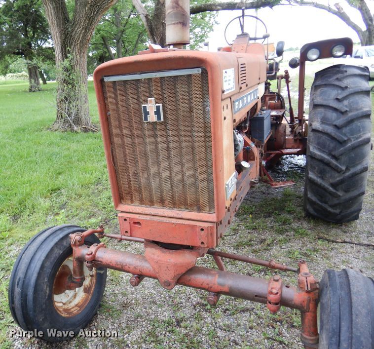 image for item DN0331 International Harvester Farmall 706  tractor