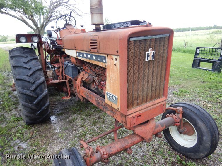 image for item DN0331 International Harvester Farmall 706  tractor