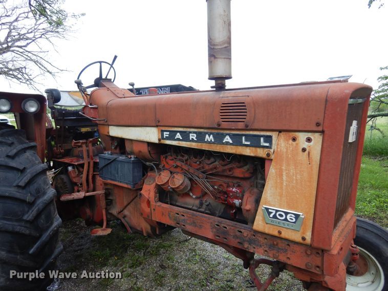 image for item DN0331 International Harvester Farmall 706  tractor