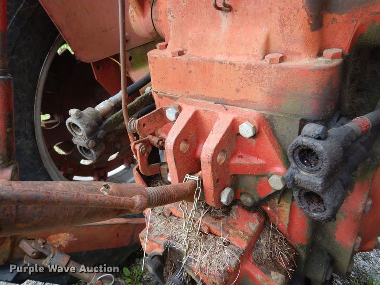 image for item DN0331 International Harvester Farmall 706  tractor