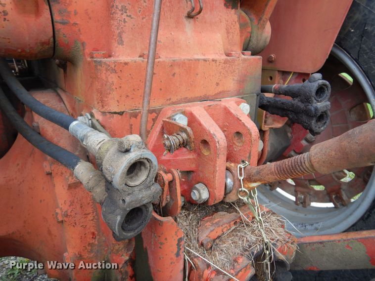 image for item DN0331 International Harvester Farmall 706  tractor