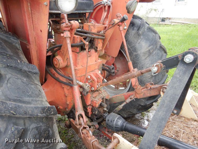 image for item DN0331 International Harvester Farmall 706  tractor