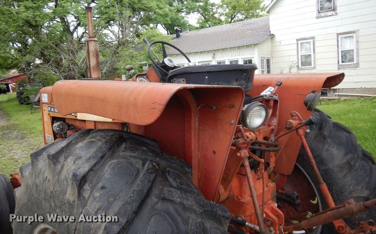 image for item DN0331 International Harvester Farmall 706  tractor