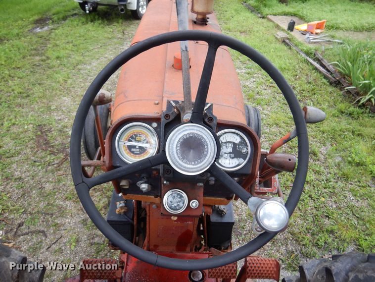 image for item DN0331 International Harvester Farmall 706  tractor