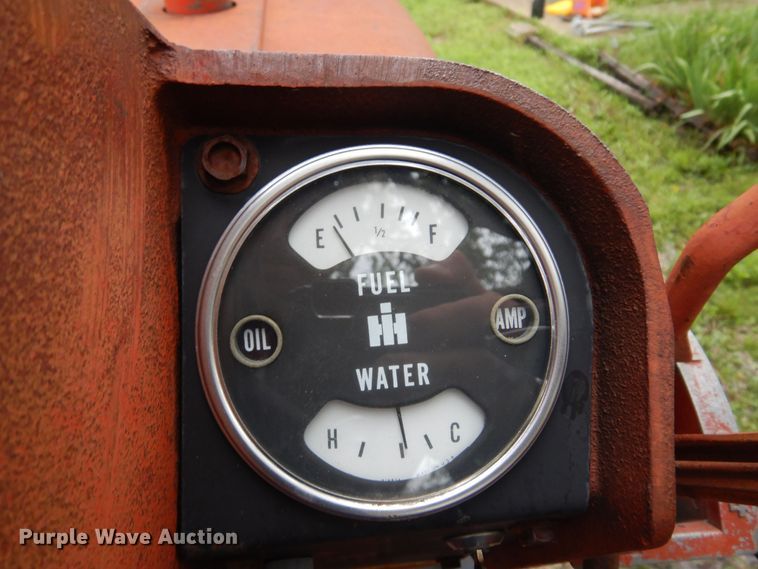 image for item DN0331 International Harvester Farmall 706  tractor