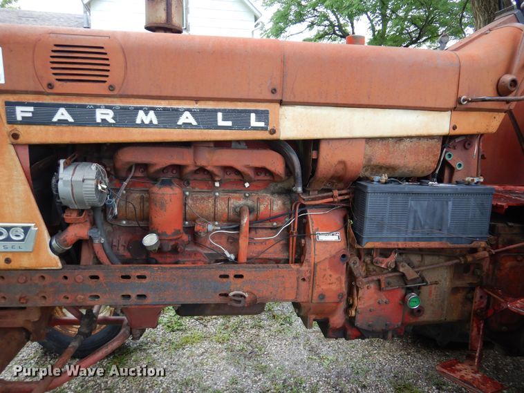image for item DN0331 International Harvester Farmall 706  tractor