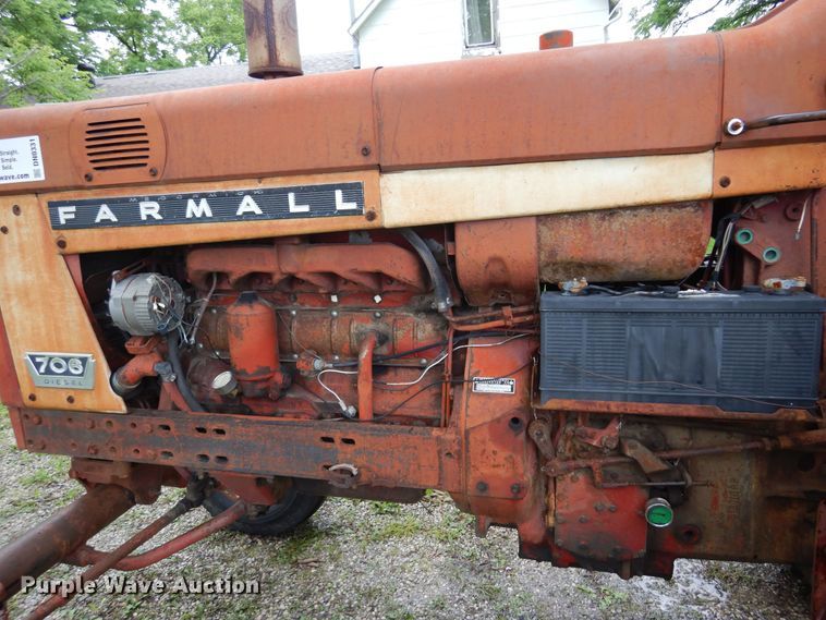 image for item DN0331 International Harvester Farmall 706  tractor