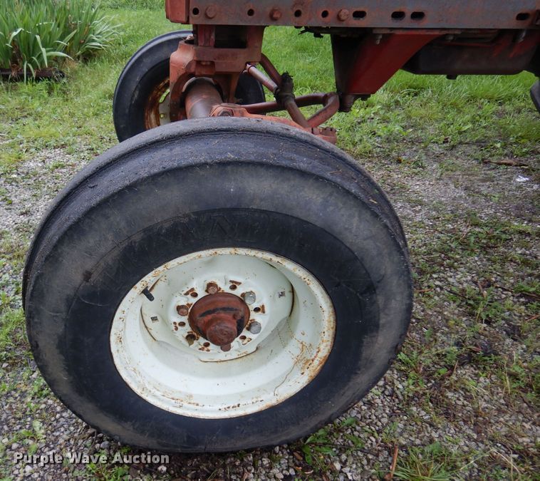 image for item DN0331 International Harvester Farmall 706  tractor