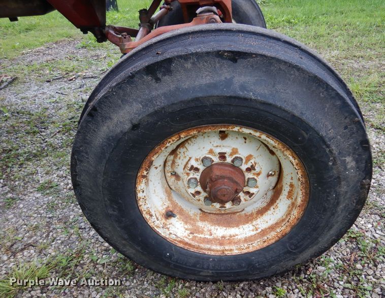 image for item DN0331 International Harvester Farmall 706  tractor