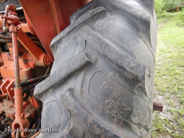 image for item DN0331 International Harvester Farmall 706  tractor