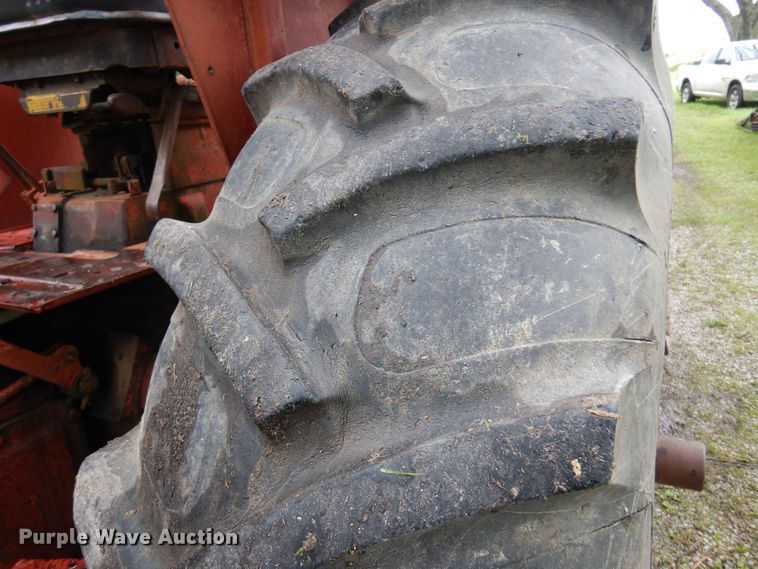 image for item DN0331 International Harvester Farmall 706  tractor